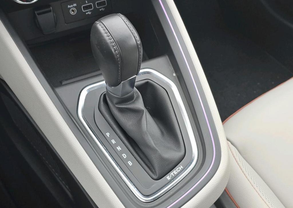 Renault Clio 1.6 e-tech hybrid 140 initiale paris