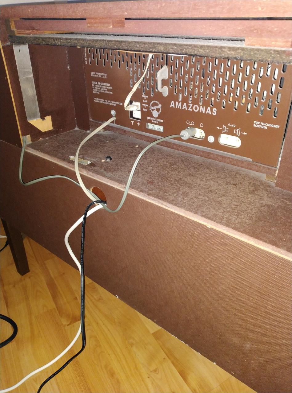 Blauwpunkt radiomeubel