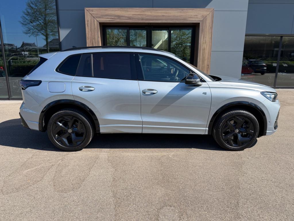 Volkswagen Tiguan 1.5 ehybrid r-line | black line | 360 camera | trekhaak |