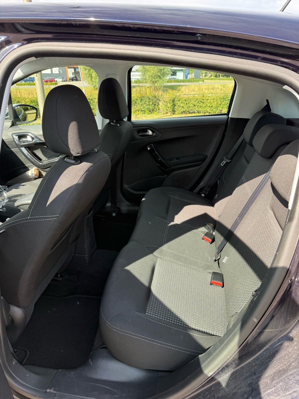 Peugeot 208 - 1.2 pure tech blue lease executive
