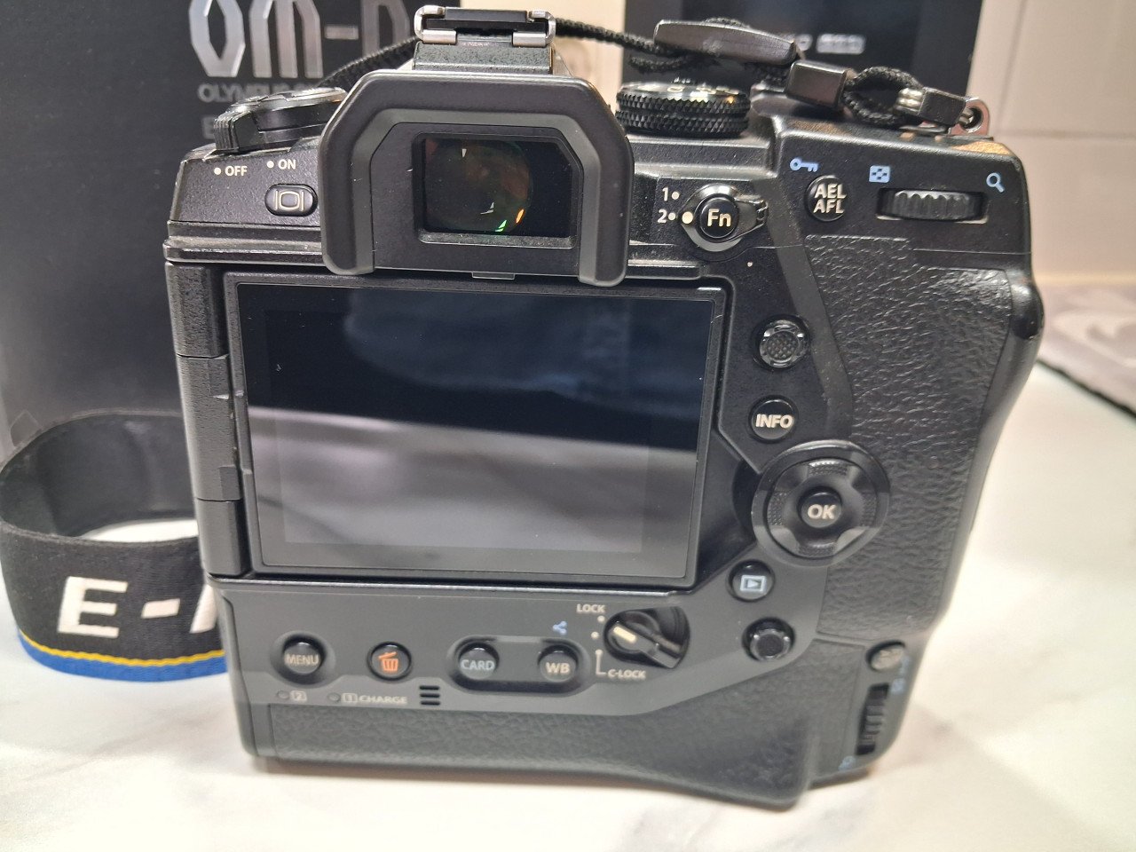 OLYMPUS OM-D E-M1X camera en een 12-40mm PRO lens