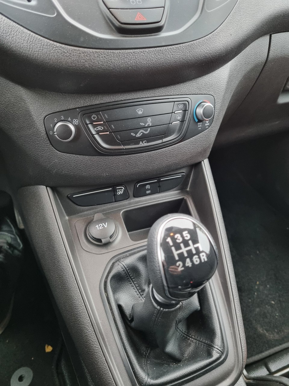 Ford transit courier benzine 1.0