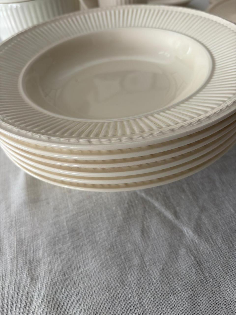 Compleet Wedgewood Edme servies