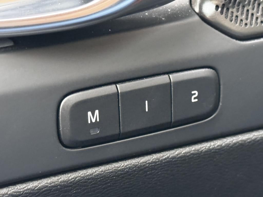 Volvo XC40 2.0 b4 plus dark | 18'' lmv | trekhaak | harman kardon