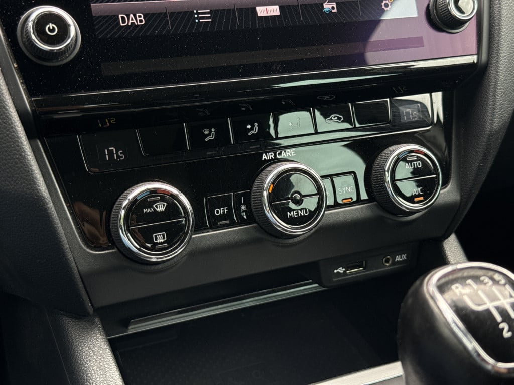 Skoda Octavia combi 1.0 tsi ambition business | nl-auto | navi | carplay | 