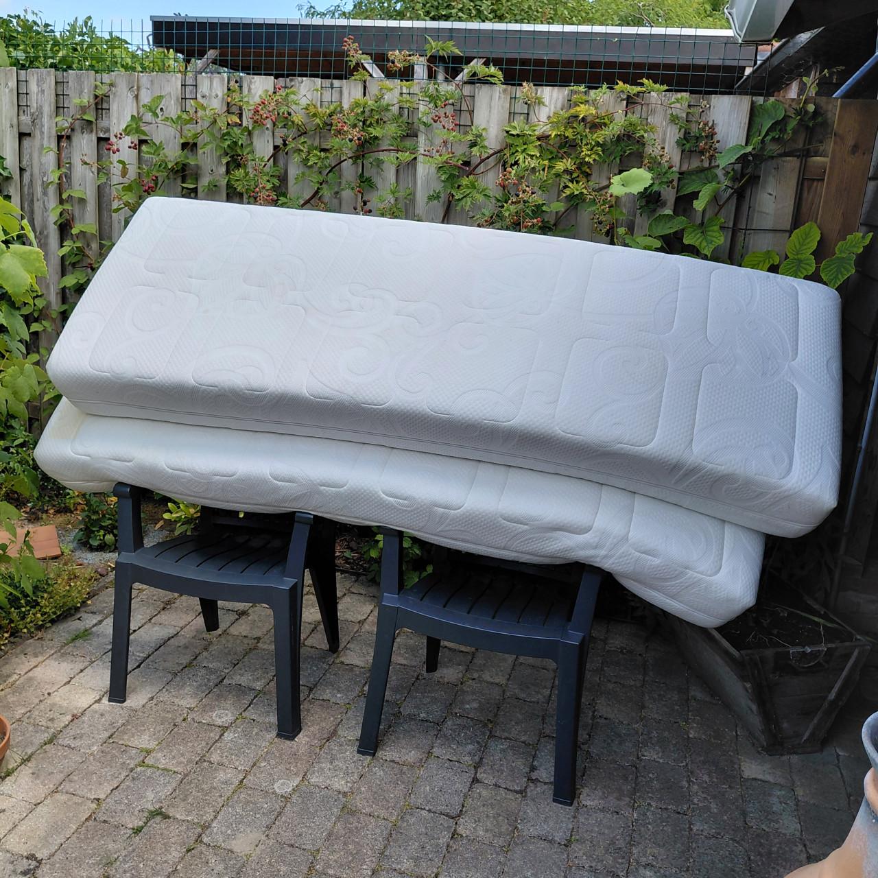 Matrassen 200x70x20 (2 stuks)