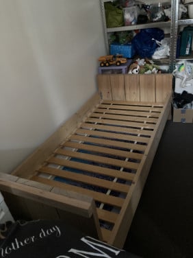 Te koop stijgerhout 1 persoonsbed