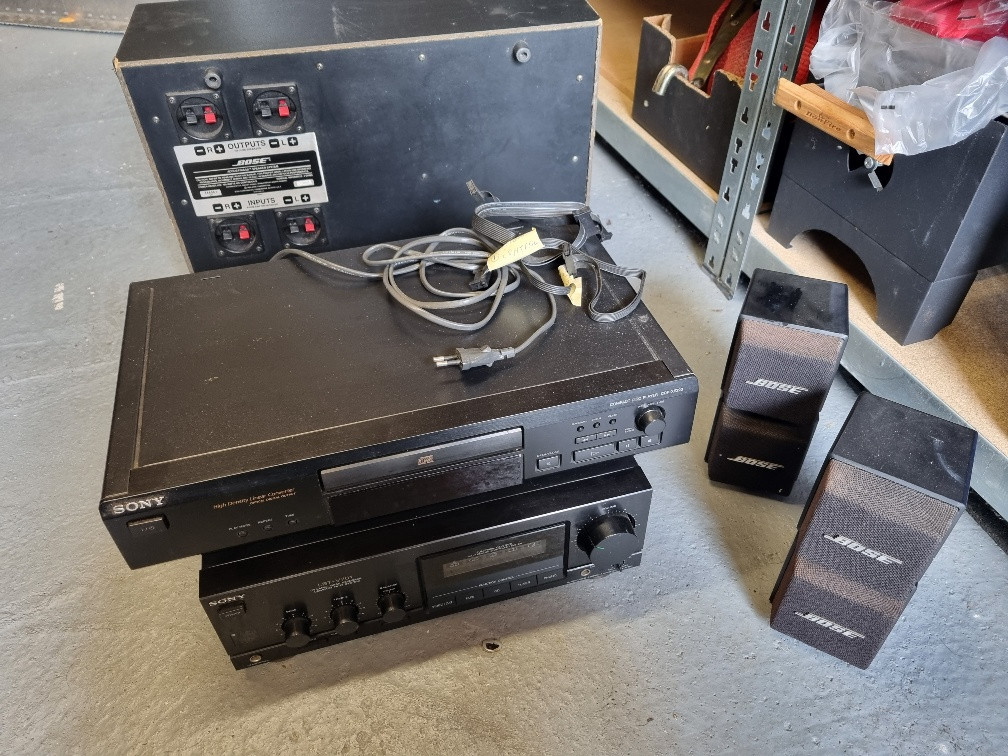 Sony LBT - V701 Stereo + Speaker en boxen van BOSE.