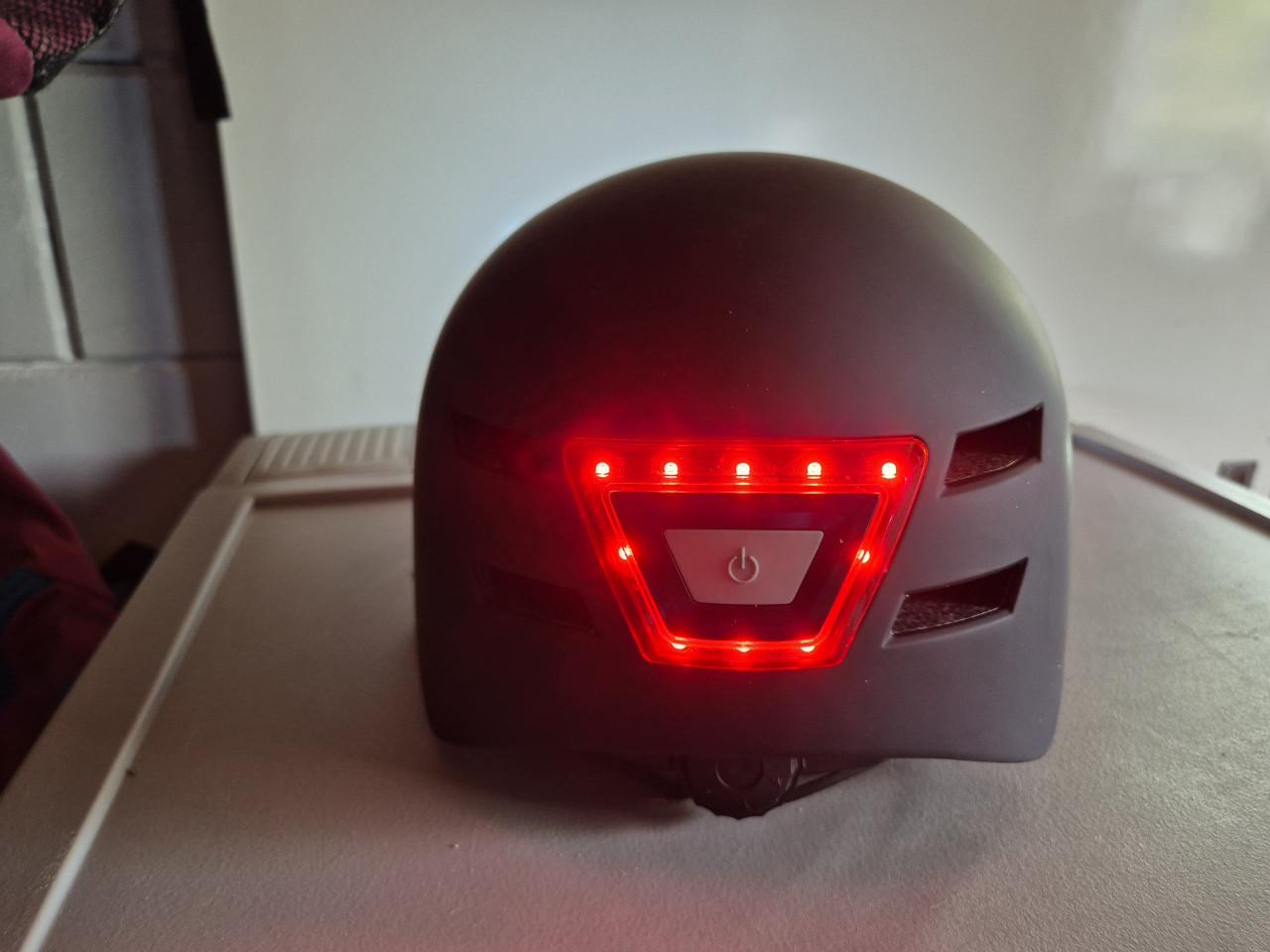 Fiets of skeeler helm met LED verlichting
