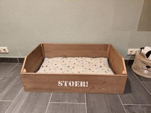 Stoer! hondenmand met nieuw kussen.