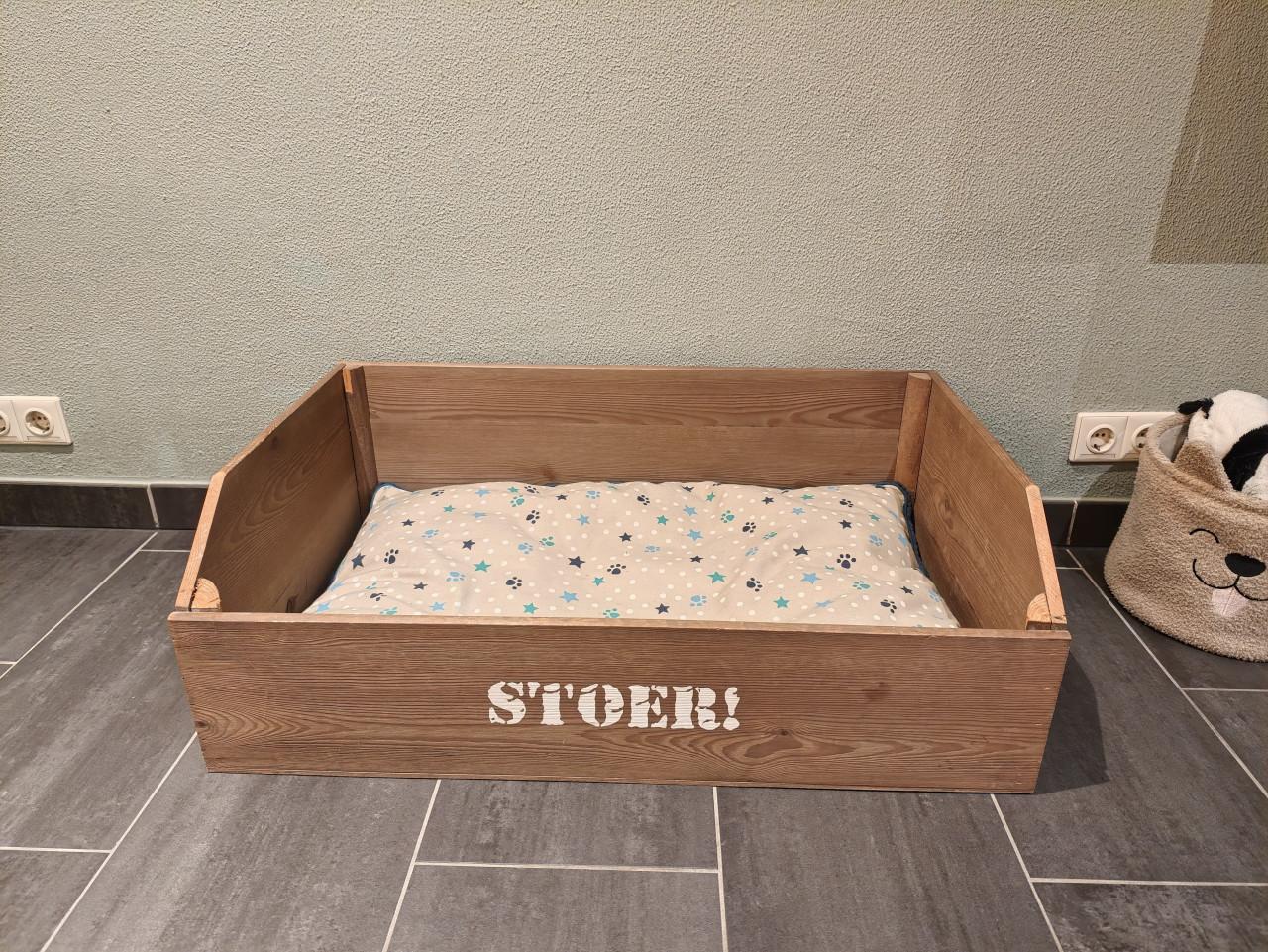 Stoer! hondenmand met nieuw kussen.