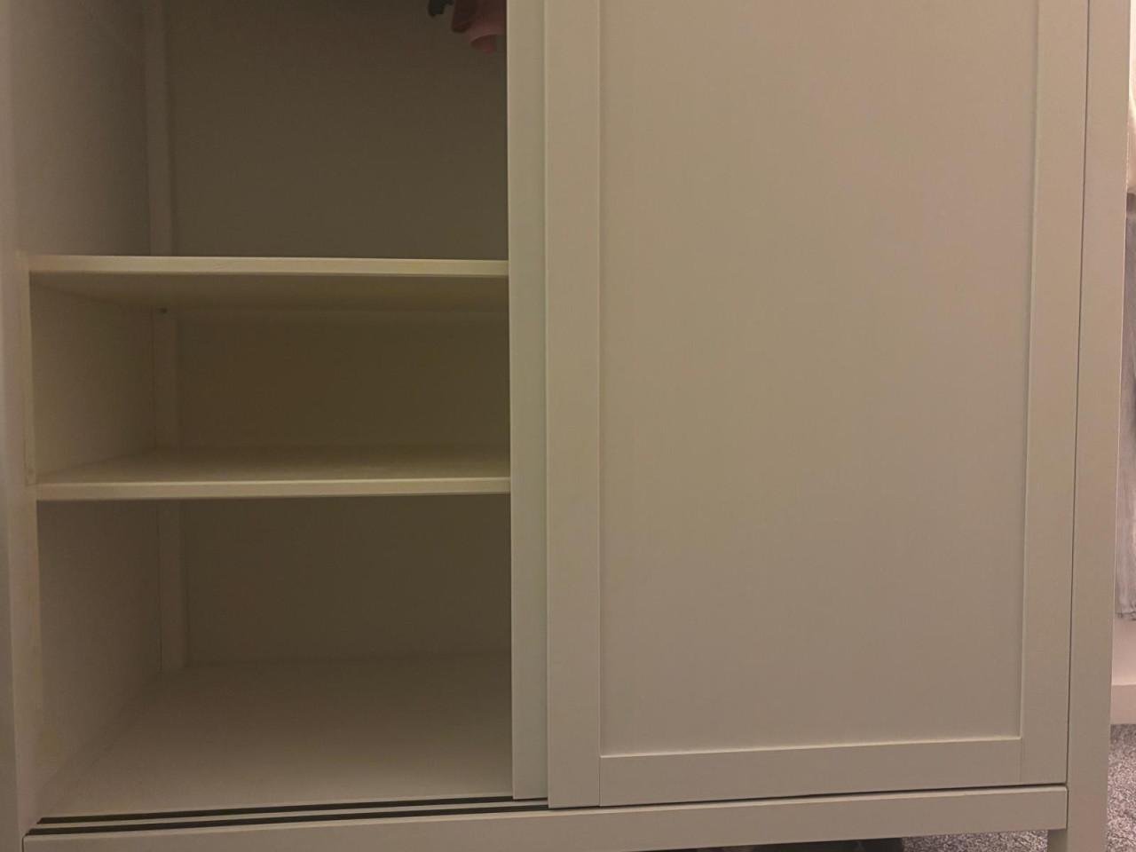Te koop: IKEA Hemnes kledingkast met schuifdeuren
