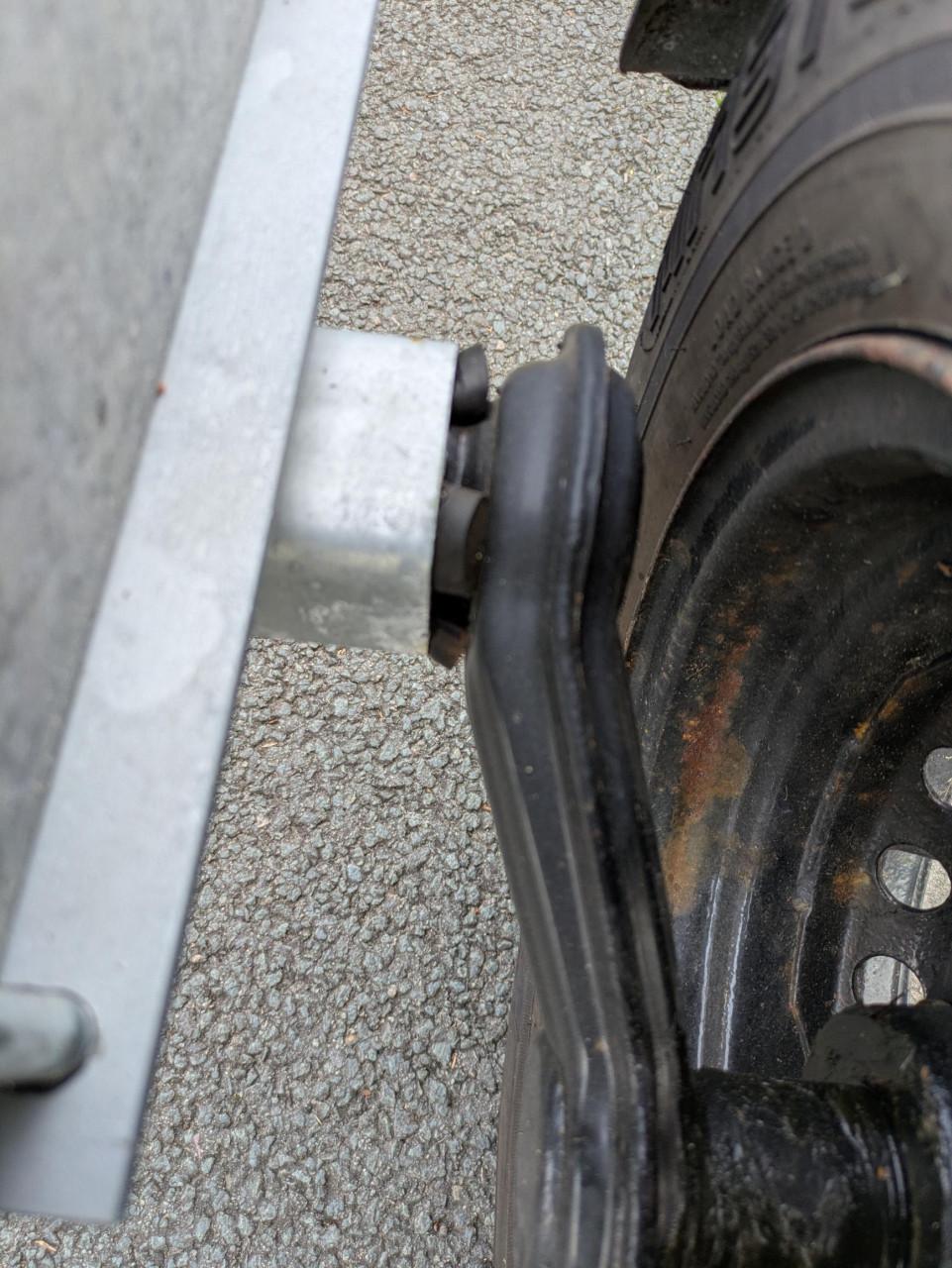 Kanteltrailer (Pega 600/300) met nieuwe onderdelen (o.a. Knott-as)