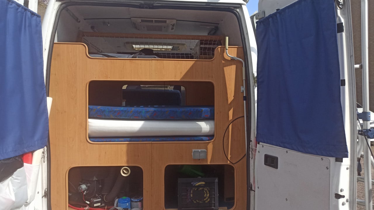 Buscamper 4-persoons /  mooi compacte camper voor het hele gezin!