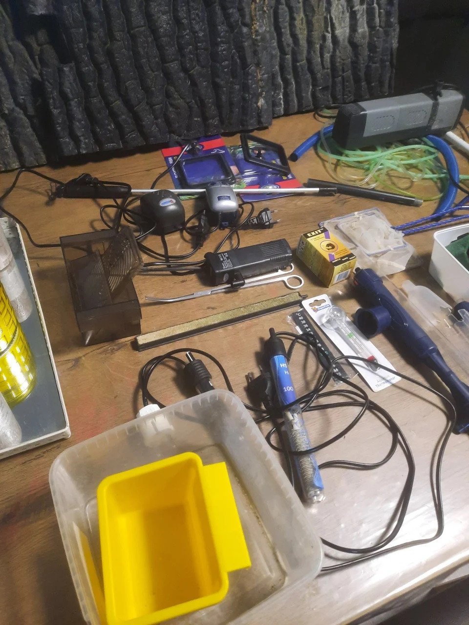 2x aquarium met  veel accessoires