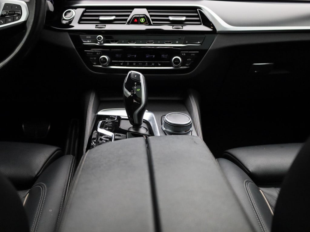 BMW 5 Serie 520e business edition plus | m-sport | automaat | schuifdak | t