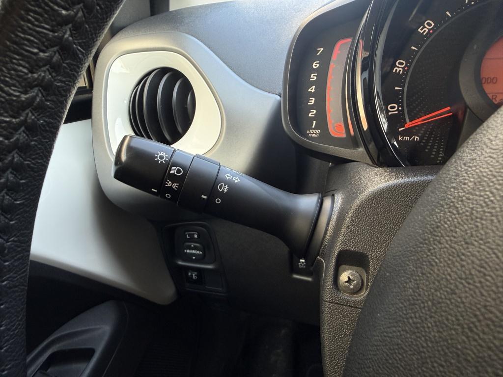 Toyota Aygo 1.0 x-play - 22.000km - dealeronderhouden - carplay -