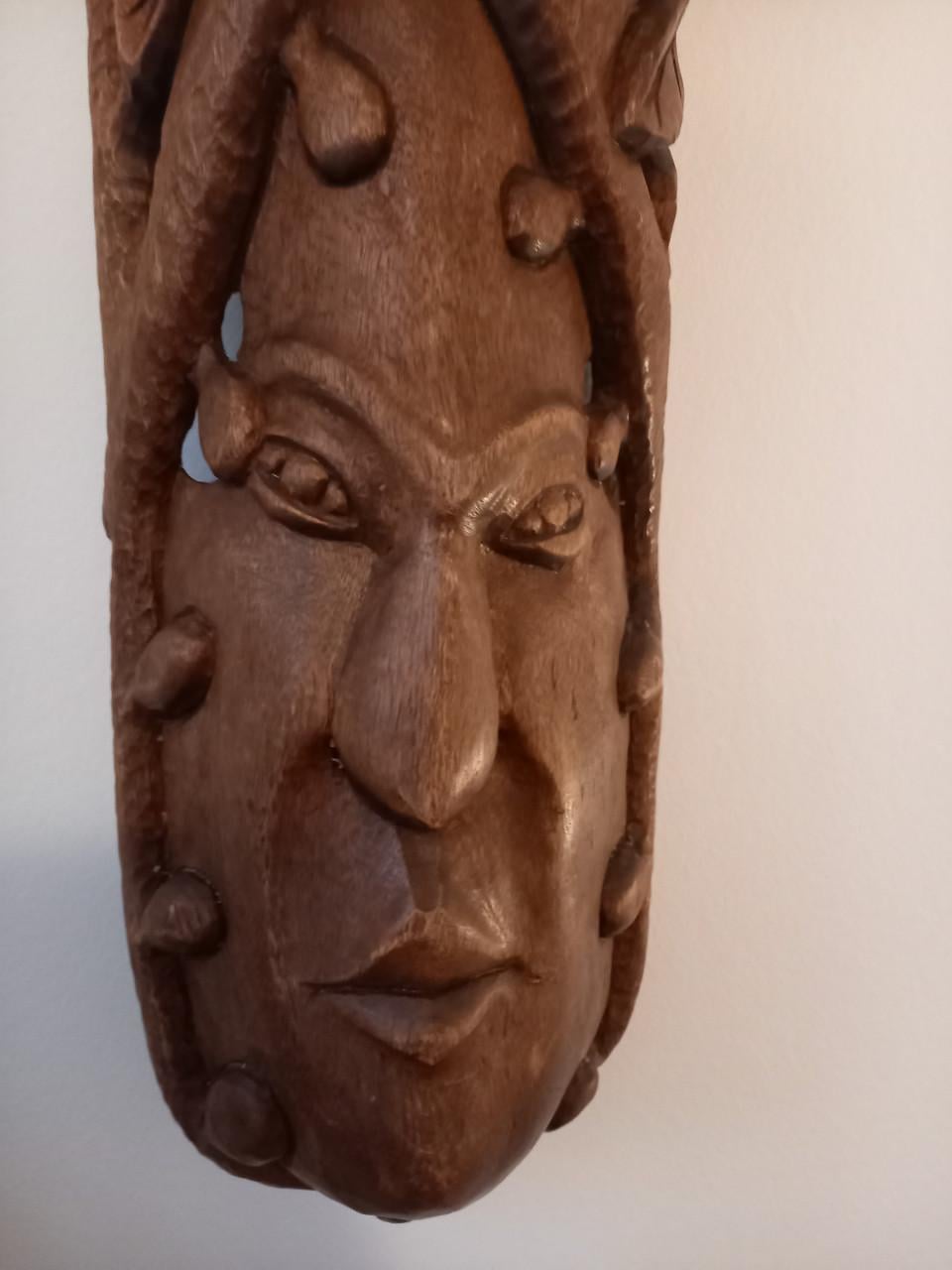 Groot houten masker uit ivoorkust ? Lengte : 86 cm. Breedtr : 22 cm. Diep