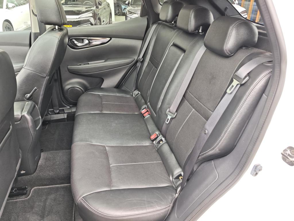 Nissan Qashqai 1.2 tekna automaat incl. trekhaak!