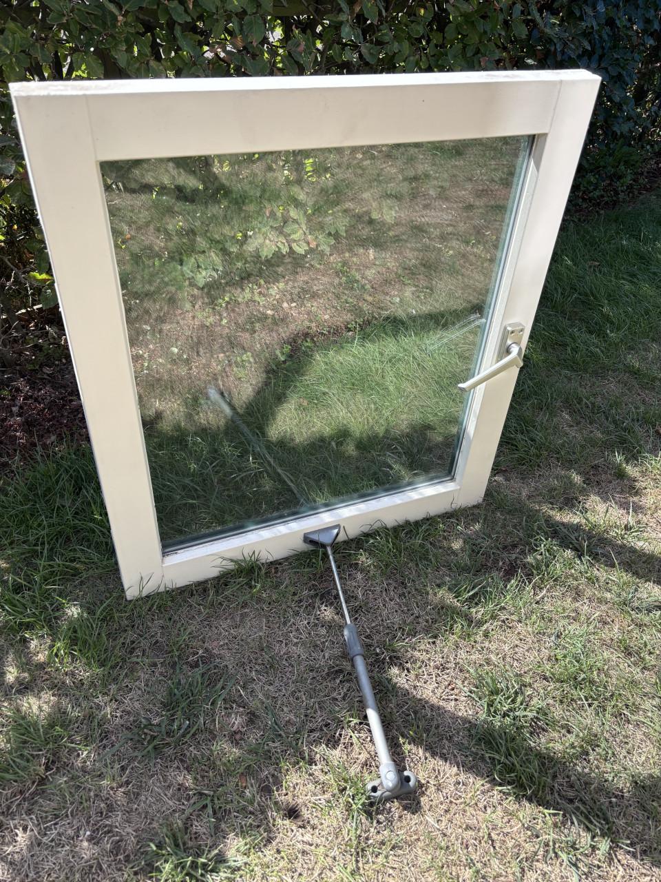 Raam met dubbelglas incl. beslag