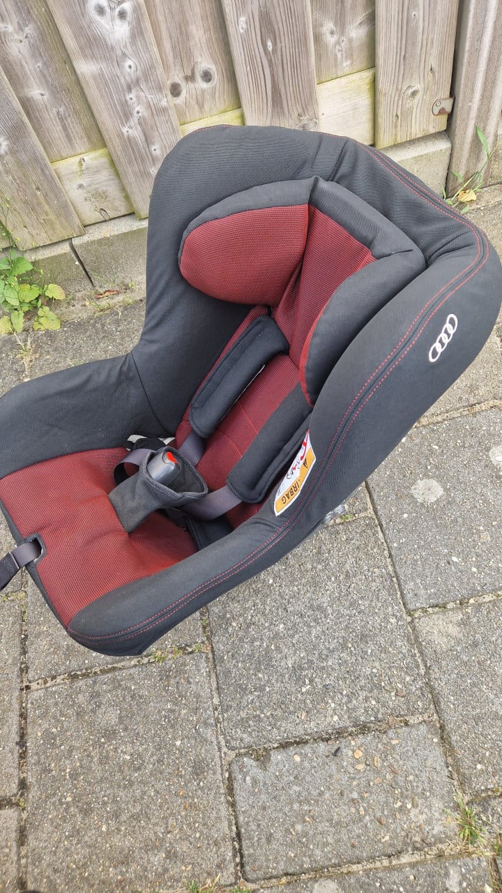 Audi kinderzitje met ISOfix basis en maxicosi