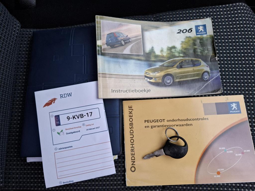 Peugeot 206 1.1 xr nieuwe apk!