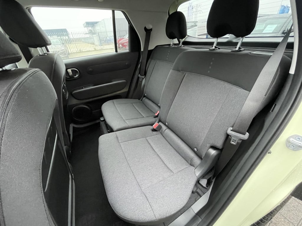 Hyundai Inster evolve 49 kwh winter + technology pack direct beschikbaar!