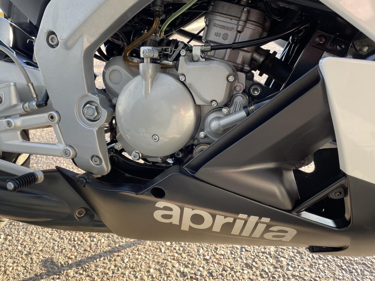 Aprilia RS4 50 schakelbrommer