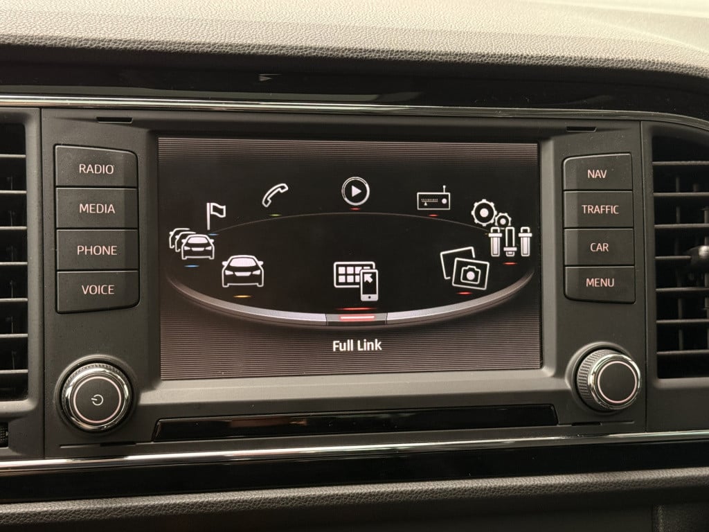 Seat Leon 1.0 ecotsi style connect | pano | camera | apple carplay | trekha