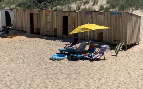 6 strandhuisjes te koop met standplaats over te nemen