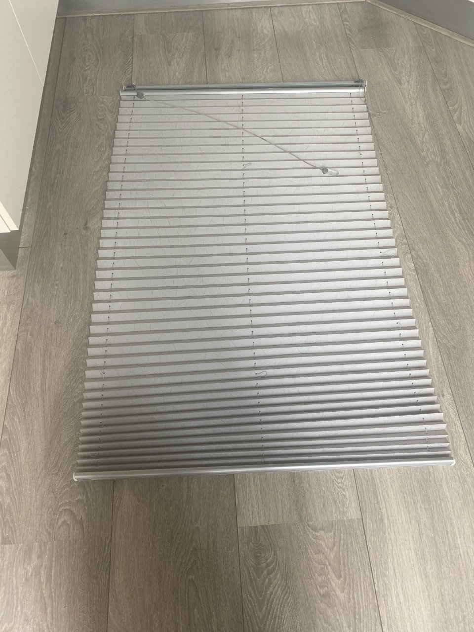 Mooie plisse gordijnen. Voor keukenraam gehangen.