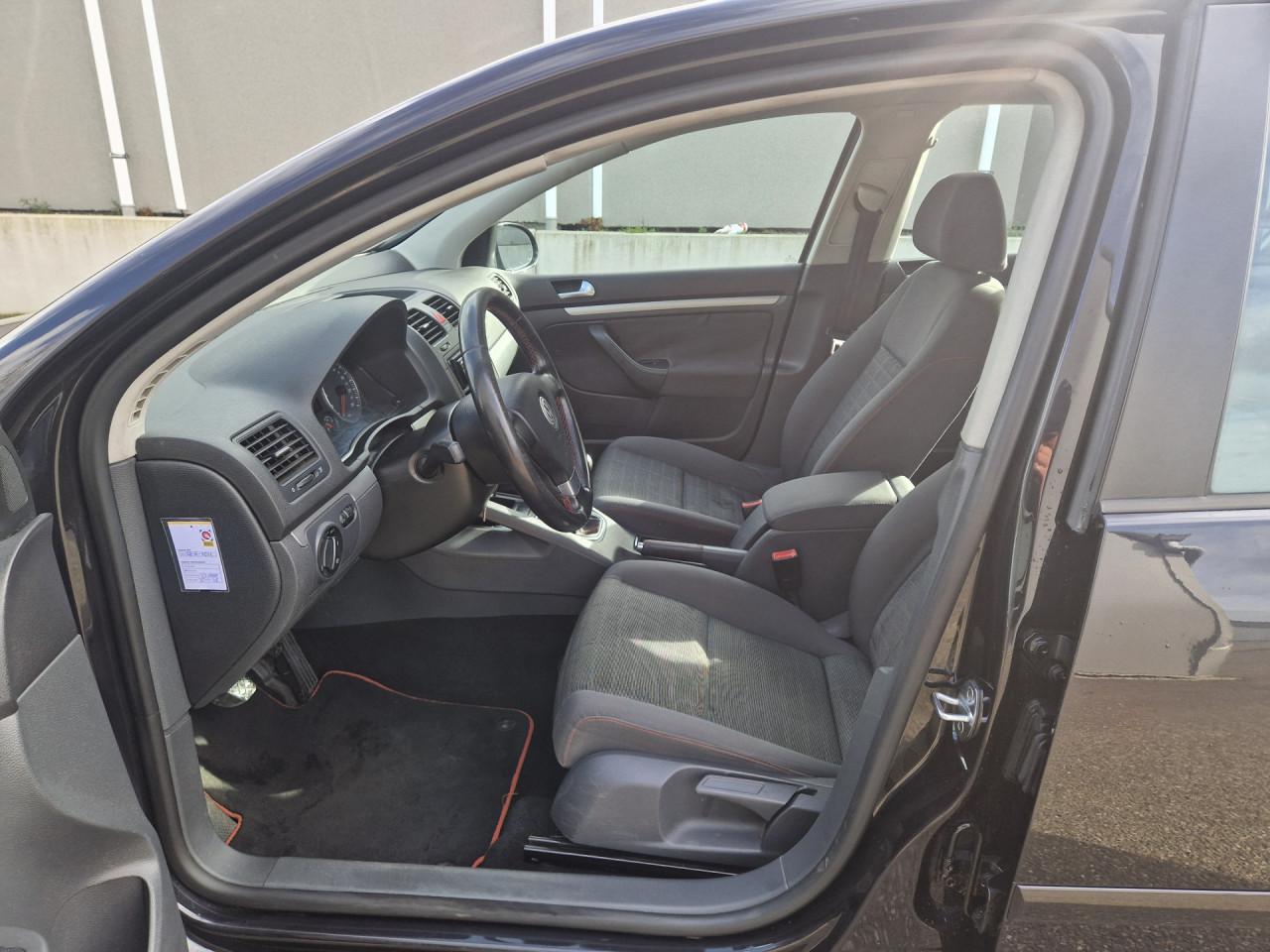 Volkswagen Golf 1.6 FSI Optive 2