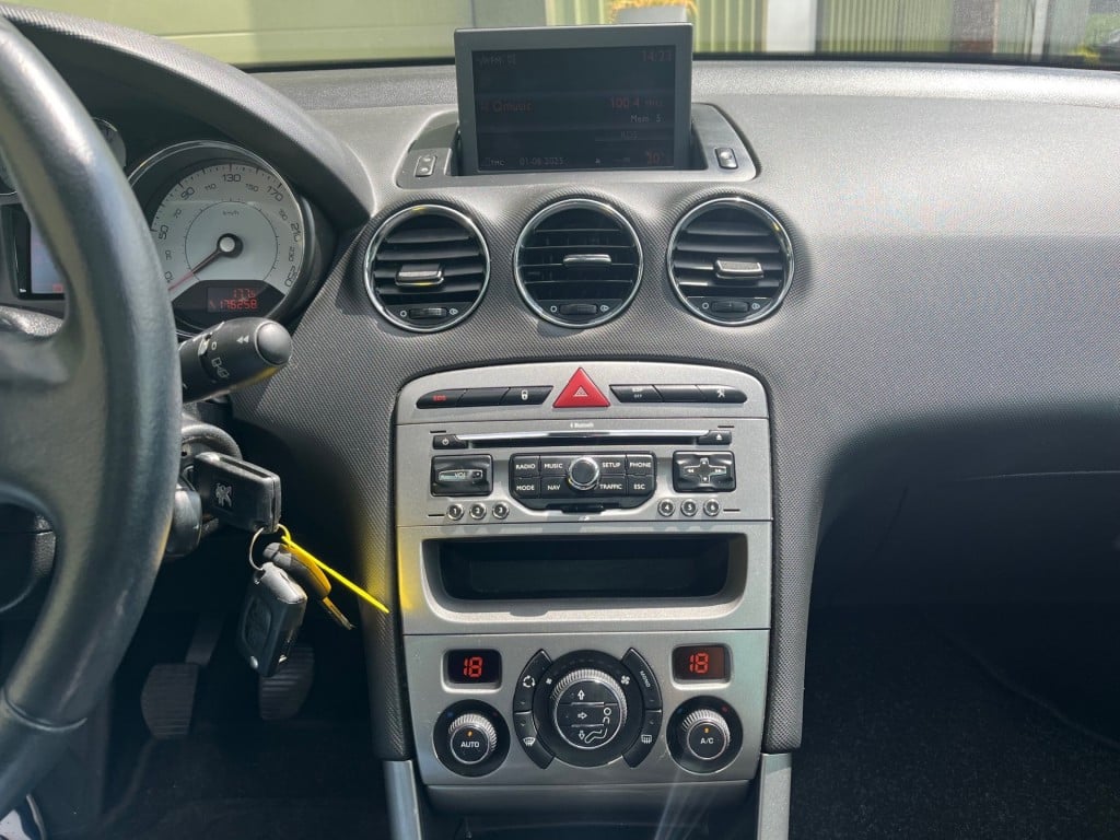 Peugeot 308 1.6 vti millesim 200 panodak, navi