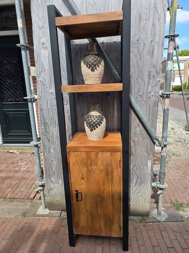 DIVERSE MODELLEN SPIEGELS, MAAR OOK KASTEN, BANKEN, OLD WOOD ITEMS KIJKT U