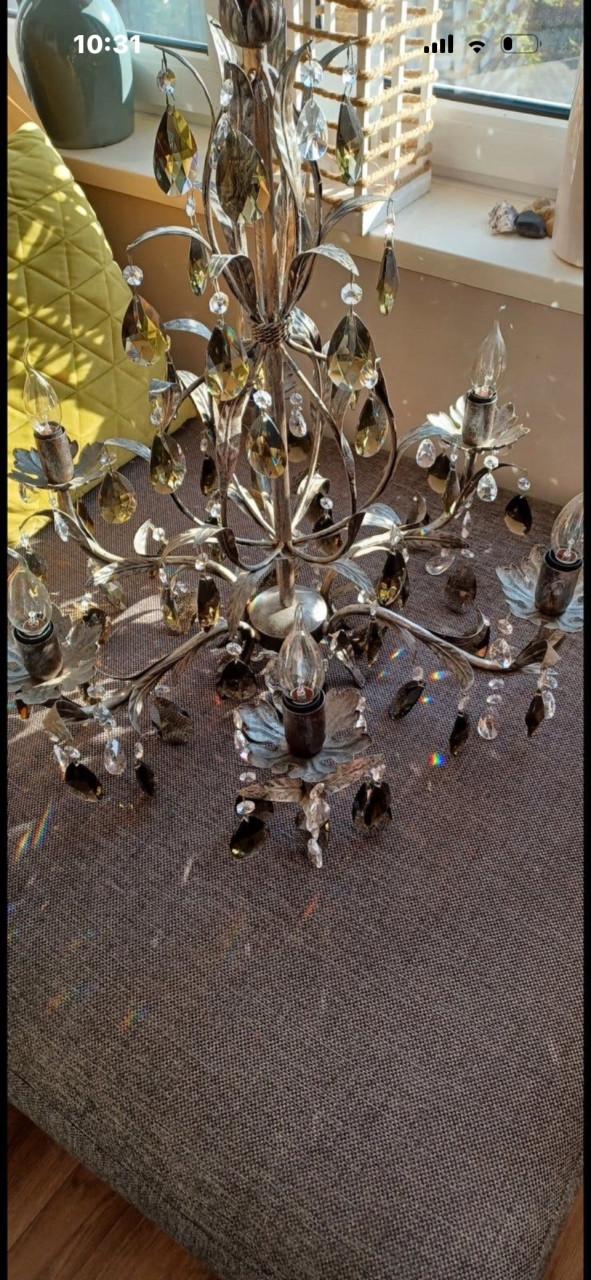 Grote 6 arms kroonluchter 75,- en kleine kroonluchter 15,-€