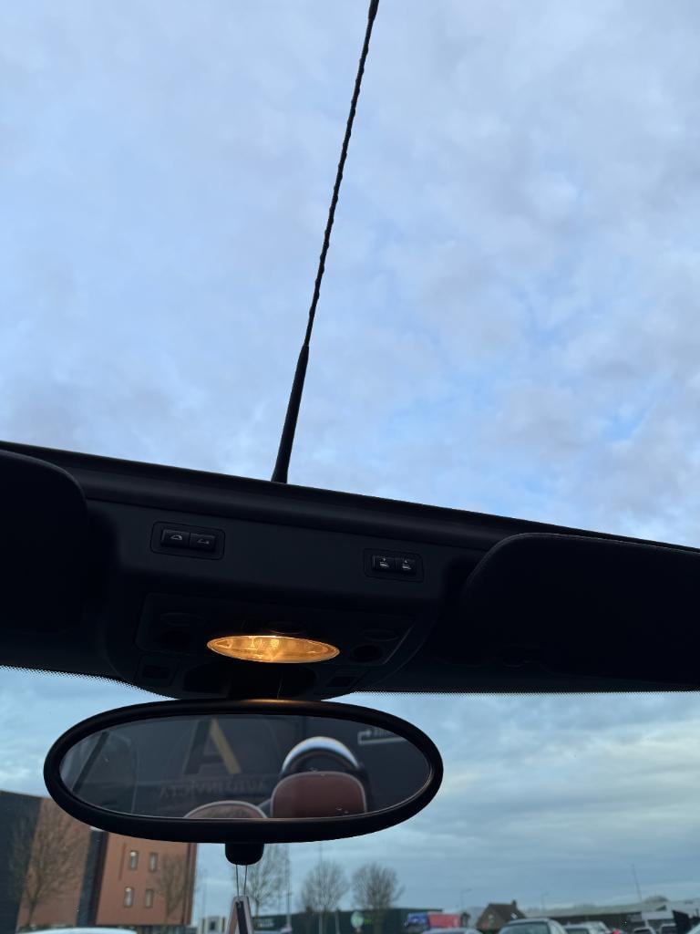 Mini Cooper Cabrio 1.6 - sidewalk