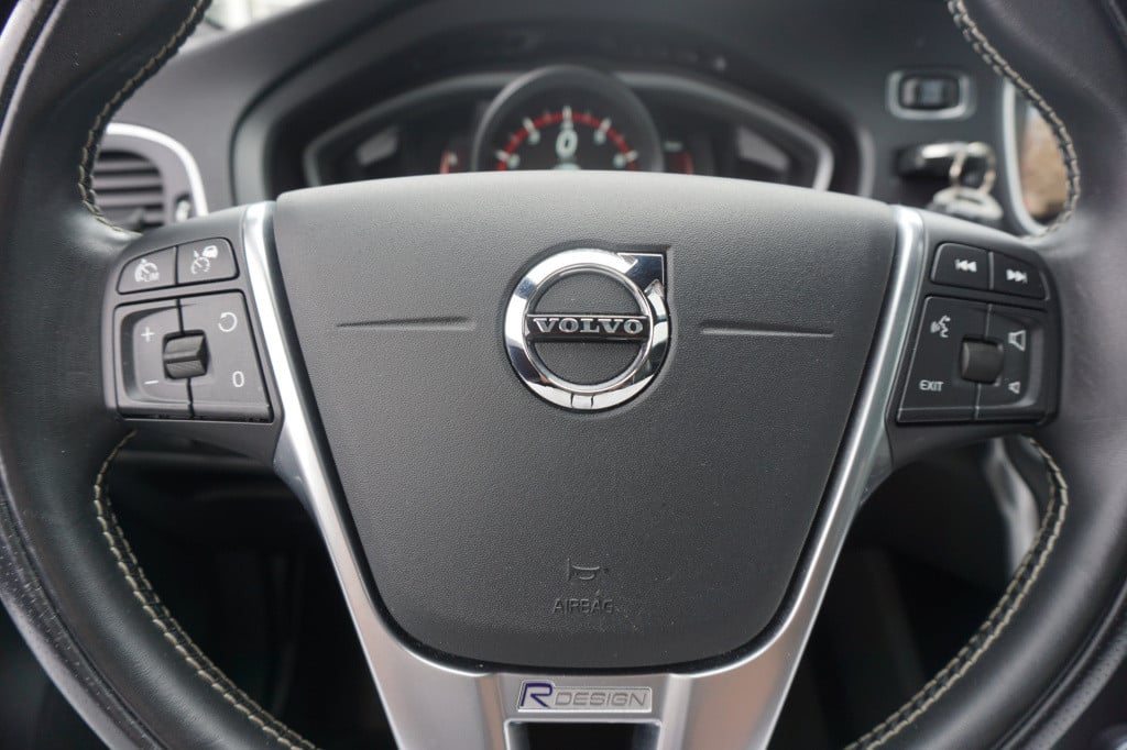 Volvo V40 1.5 t3 polar+ sport automaat / climate / navi / cruise / lane ass