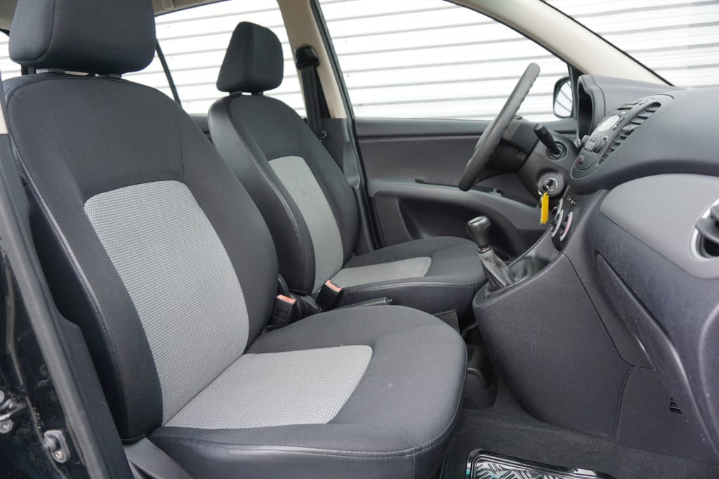 Hyundai I 10 1.1 active cool airco / elektr. ramen / nap