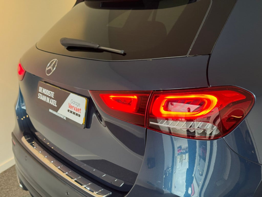Mercedes-Benz Gla-klasse 180 business solution amg