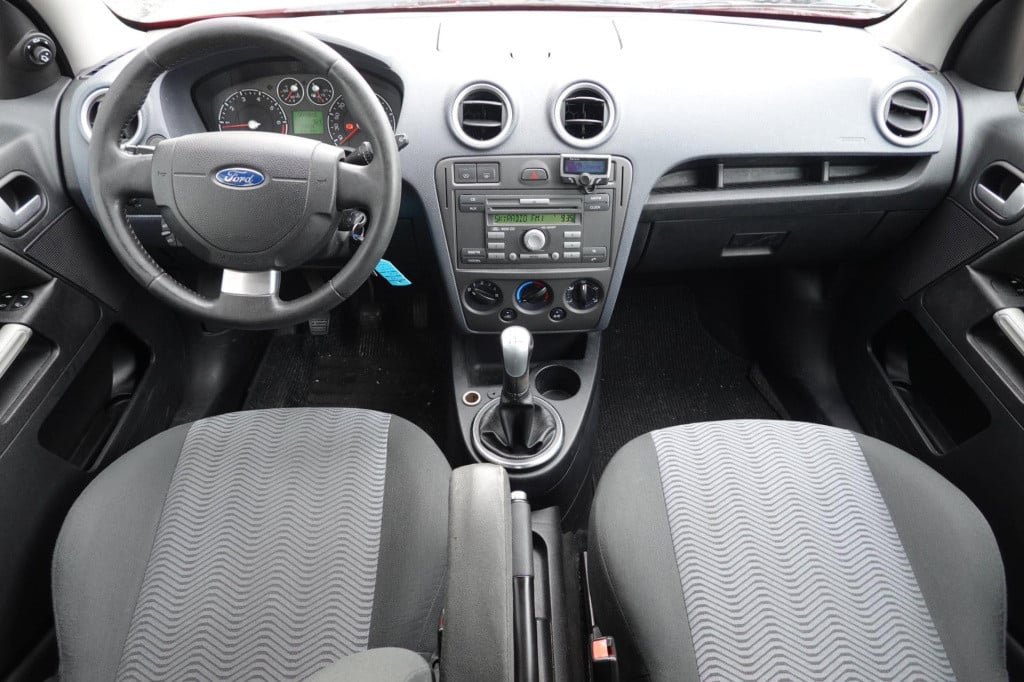 Ford Fusion 1.6-16v futura