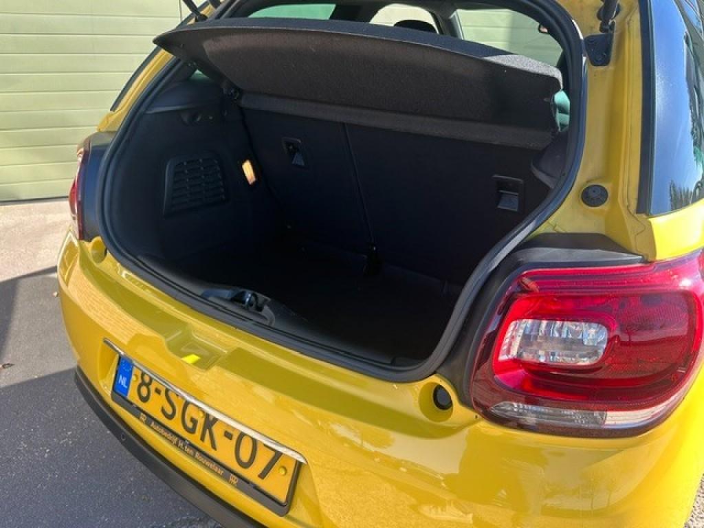 Citroen DS3 1.2 vti so chic, groot scherm navi cruise