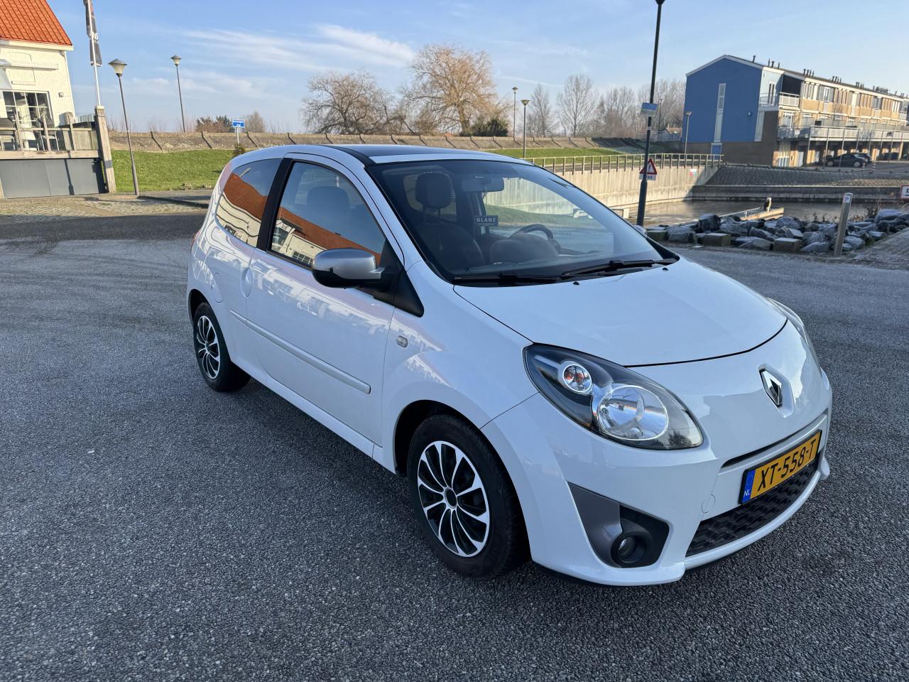 Renault Twingo 1.2 benzine met schuifdak en airco!