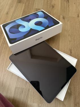 IPad Air 4 (2020) 64GB WiFi Sky Blue – Zeer nette staat + doos