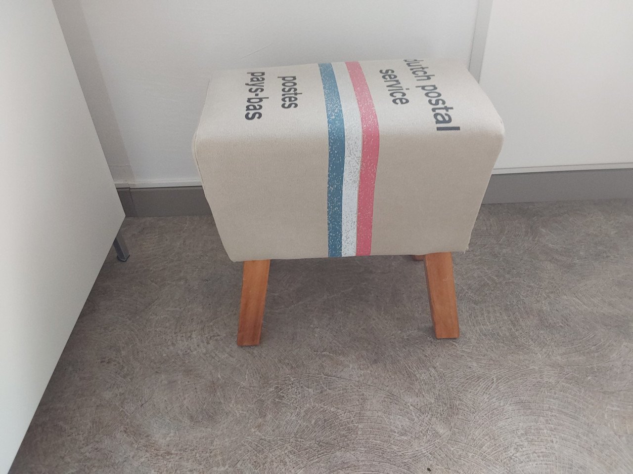 Voetenbankje/krukje met bijpassende kussen