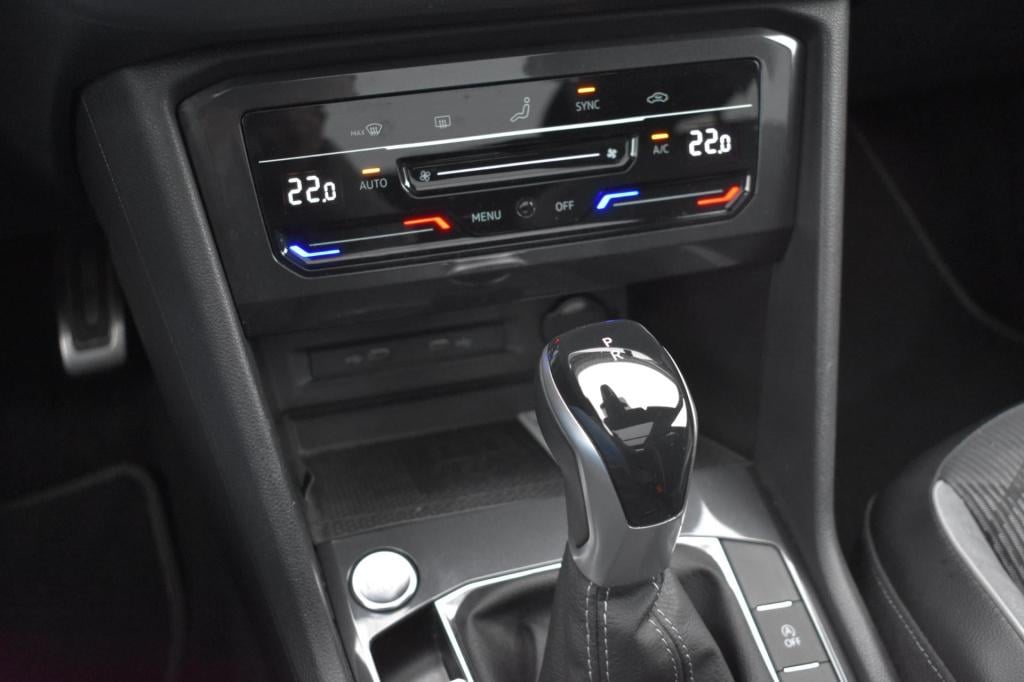 Volkswagen Tiguan 1.5 tsi r-line | black style | panoramadak | nap | camera