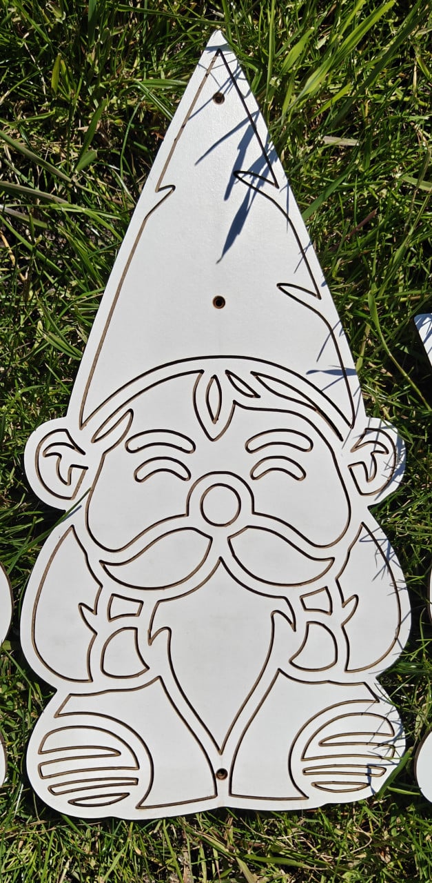 Te koop Kabouters gemaakt van  Trespa 6 mm dik.