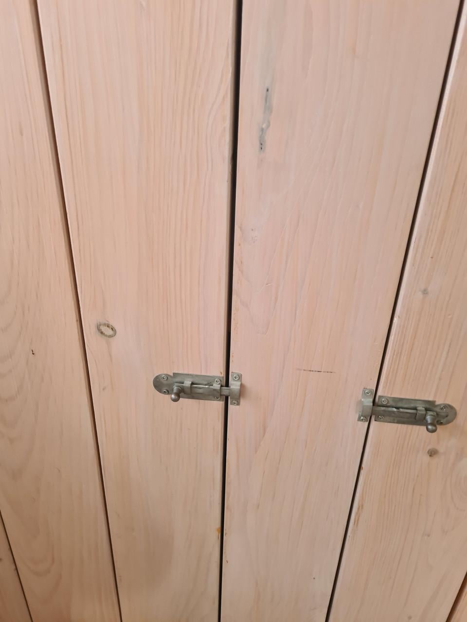 Grote mooie houten kast te koop
