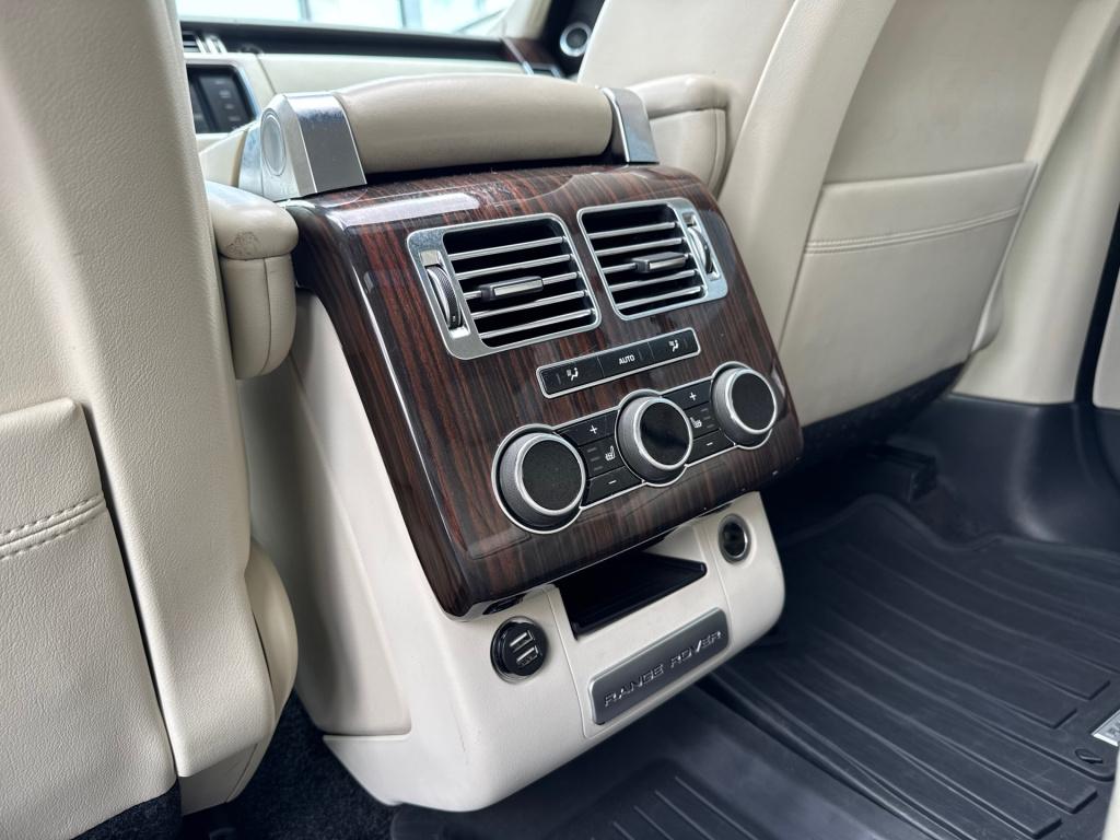 Land Rover Range Rover 4.4 sdv8 vogue * btw auto! prijs ex ex 16650 euro!!