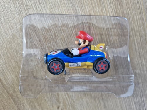 Race auto Mario voor Carrera racebaan