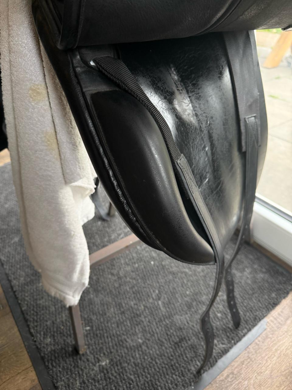 Ideal crown dressuurzadel